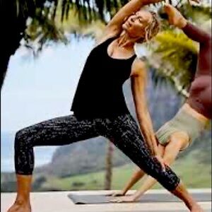 Athleta Salutation II Capri Stash Pocket - size large